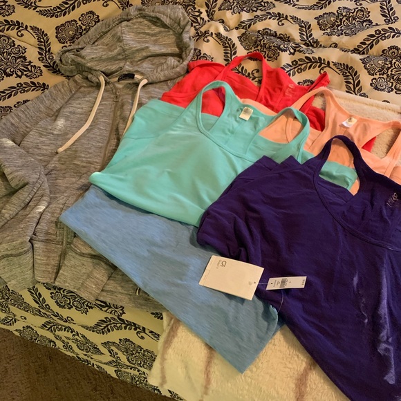 GAP Tops - Gap bundle. Size large. 1 hoodie and 5 tanks